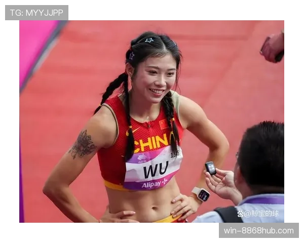 吴艳妮赛前涂指甲油的样子，真不像要上场拼命的人