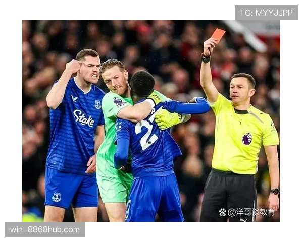 场外暴力行为如何影响足球判罚标准？裁判权力边界解析